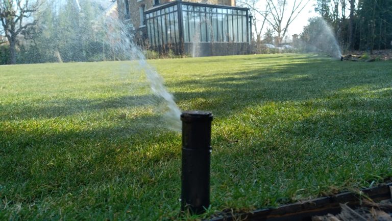 Arroseur escamotable pour arrosage intégré de pelouse en Val-d’Oise et Yvelines
