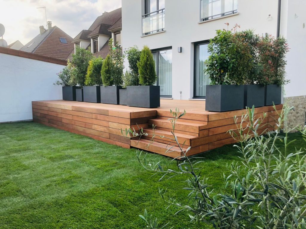 Création de terrasse en bois dans un jardin à Conflans-Sainte-Honorine